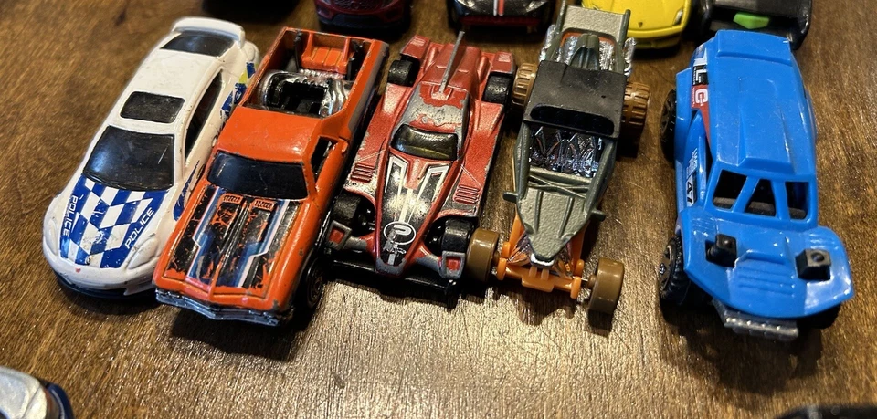 Hotwheels Matchbox 20 Piece Diecast Car Lot 1:64 - Image 4 of 4