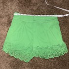 Green Scalloped and Pleated Shorts Woman’s Size Large — photo 7