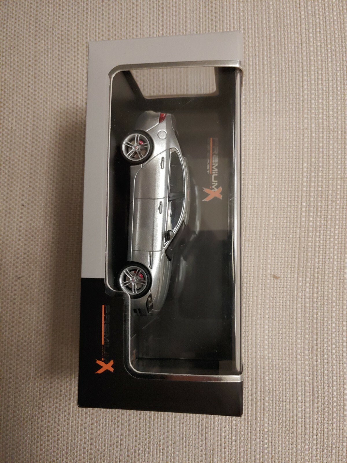 jaguar xe diecast model