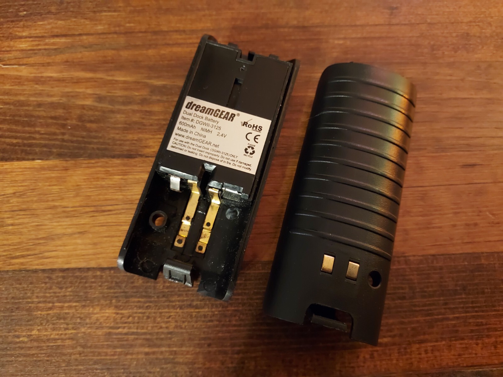 Dreamgear Dual Dock Wii Rechargeable Battery Pack (Set of 2), DGWII