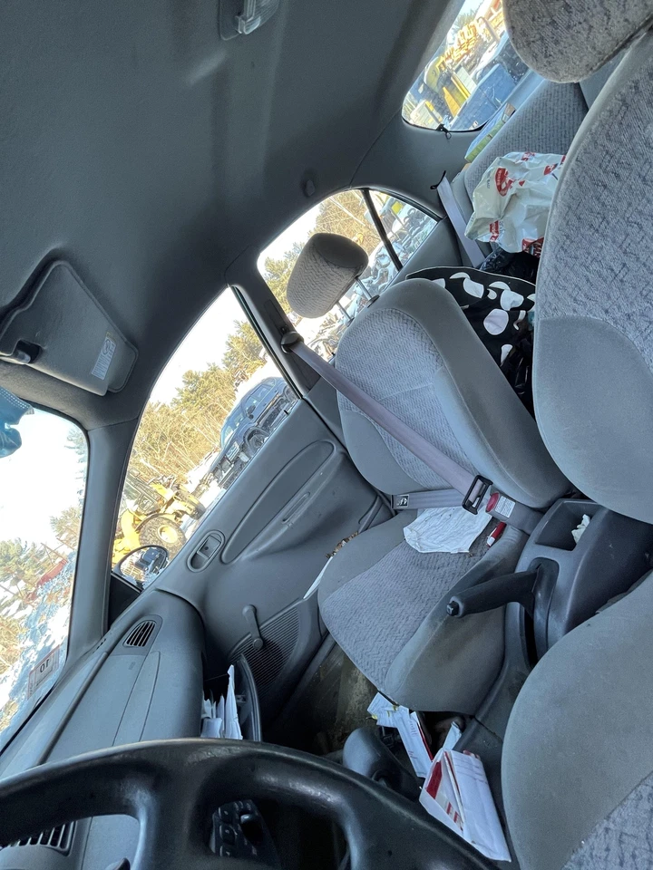 Panel embellecedor puerta delantera izquierda FORD ESCORT 98 99 00 01 02 Foto 3 de 4