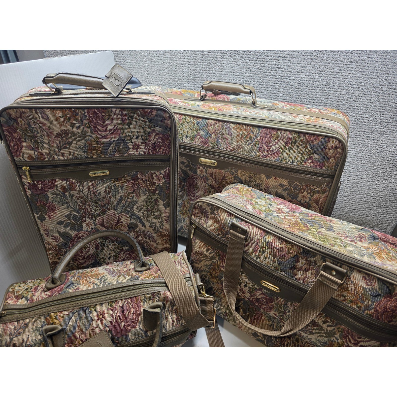 Set Vintage Style Rolling Suitcase Duffel