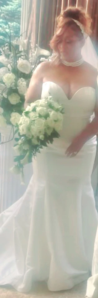 Vestido de novia - Marfil - Ajuste y estilo - Talla 18 Foto 2 de 4