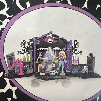 Mega Bloks Monster High Graveyard Garden Party New Open Box