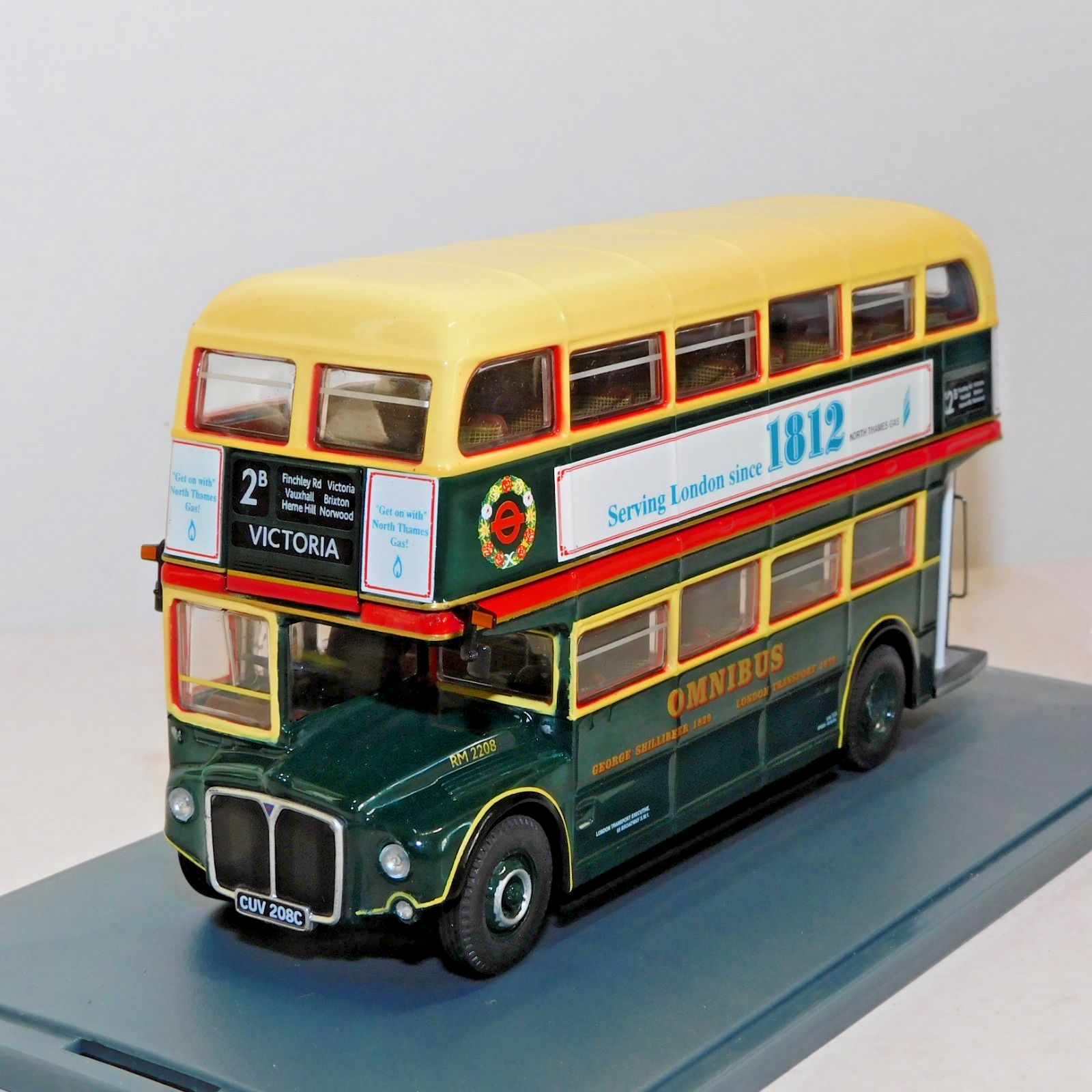OOC AEC ROUTEMASTER BUS LT SHILLIBEER ROUTE 2B VICTORIA 1/76 OM46305B
