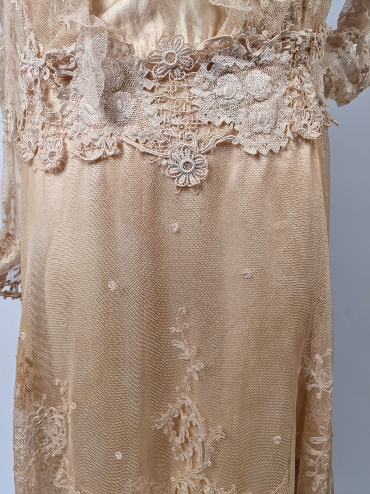 ROMANTIC EDWARDIAN CUTWORK TAMBOUR LACE LONG DRESS W SILK SATIN LINING
