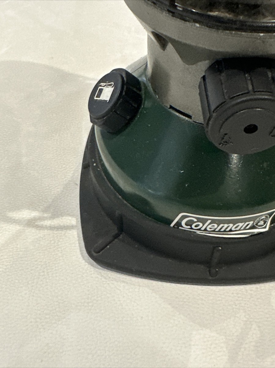 Coleman NorthStar dual fuel lantern - fishing/camping - Battery