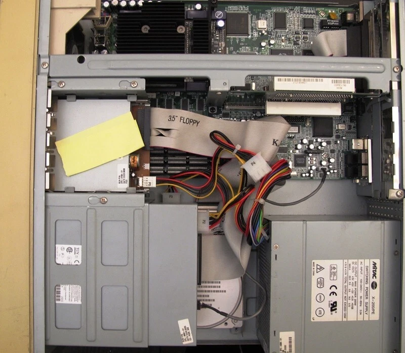 Sun Microsystem Sun Ultra 5 400 MHz 256MB RAM 9GB EIDE, Solaris 8 preloaded - Photo 2/4