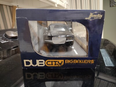 JADA BIGTIME KUSTOM$ DUB CITY CHRYSLER 300C 1/18 SCALE DIECAST CAR