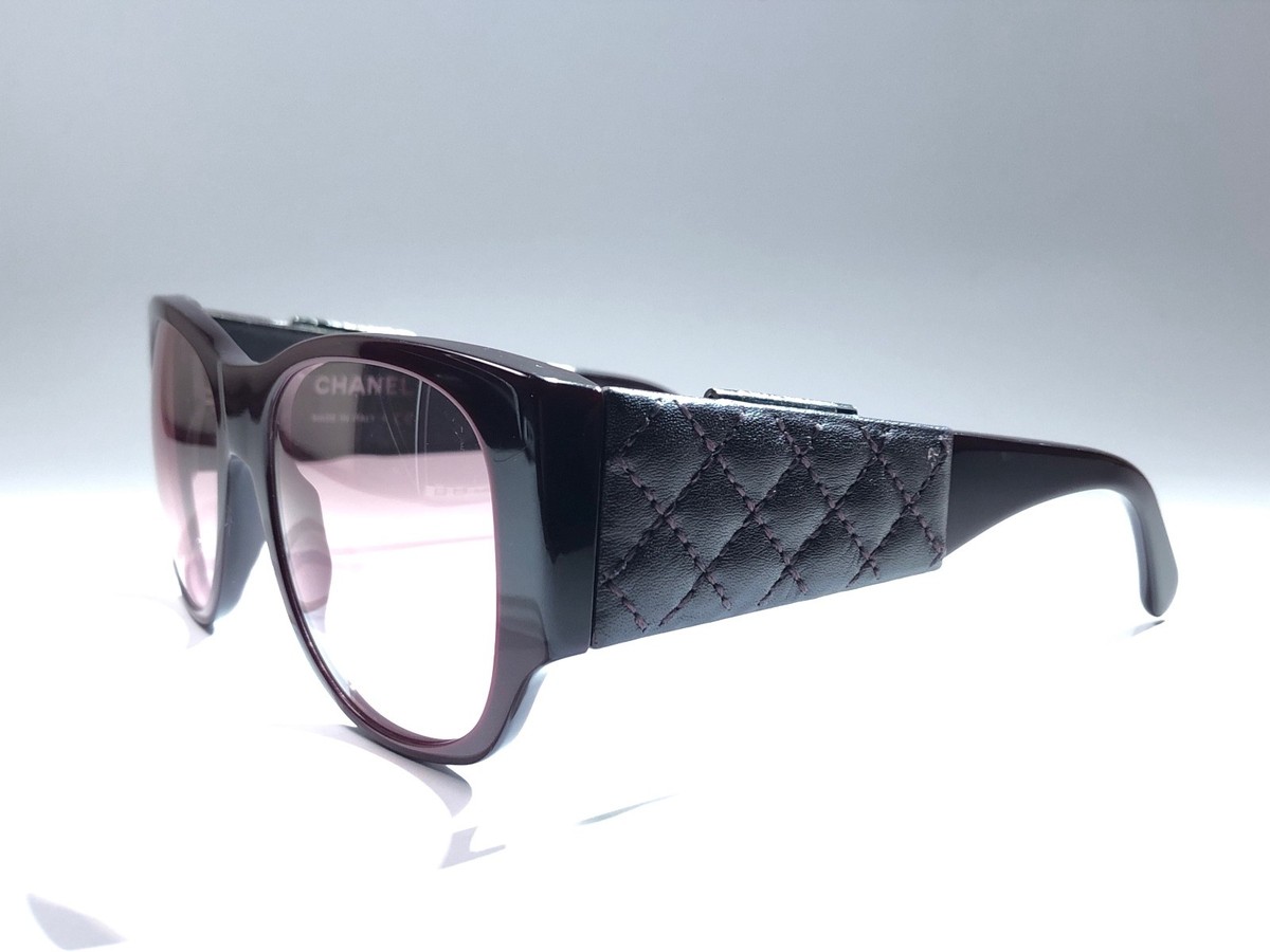 VINTAGE CHANEL 5202 HIDDEN MIRRORS QUILTED LEATHER FRAME  display picture 1