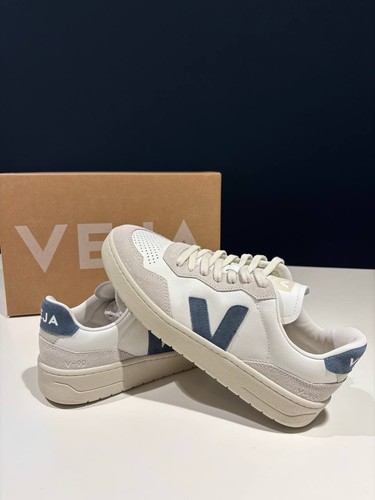 Veja  V-90 Leather California Sneakers EU42 US9 Brand New Never Worn With Box