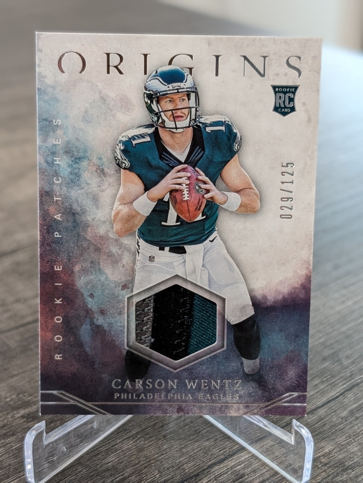 Carson Wentz Panini Origins Rookie Jumbo Patch Autographs #CW Base