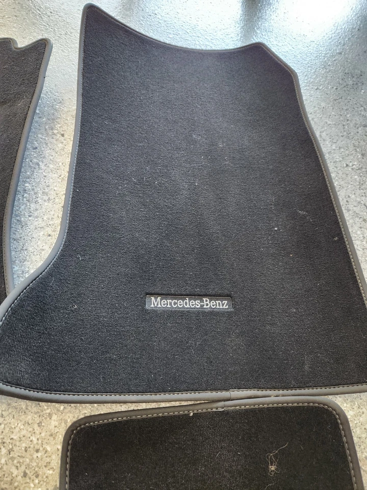 Juego de 4 alfombrillas Mercedes-Benz GLA250 OEM A11768046009J57 Foto 3 de 4