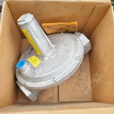 Maxitrol Natural Gas Regulator 325-9L-1212-NG02 (Nat 8.0”) - NEW in Factory Box 