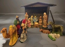 Belén vintage de tiza con 15 figuras establo y pesebre
