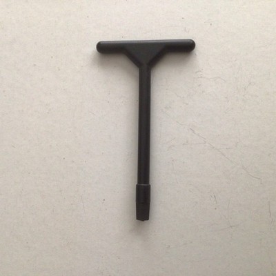 Robuste schwarze Kunststoff-Loftluke, Zugangsplattenschlüssel - 140 mm Länge, 7 mm Vierkantschlüssel