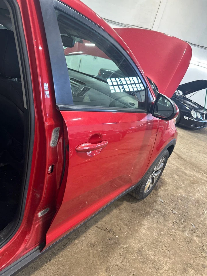 Used Front Right Door Assembly Front fits: 2014 Kia Sportage w/o solar Front Rig Foto 3 de 4