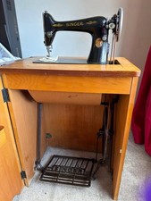 1921 Antique Singer Treadle Sewing Machine and Cabinet