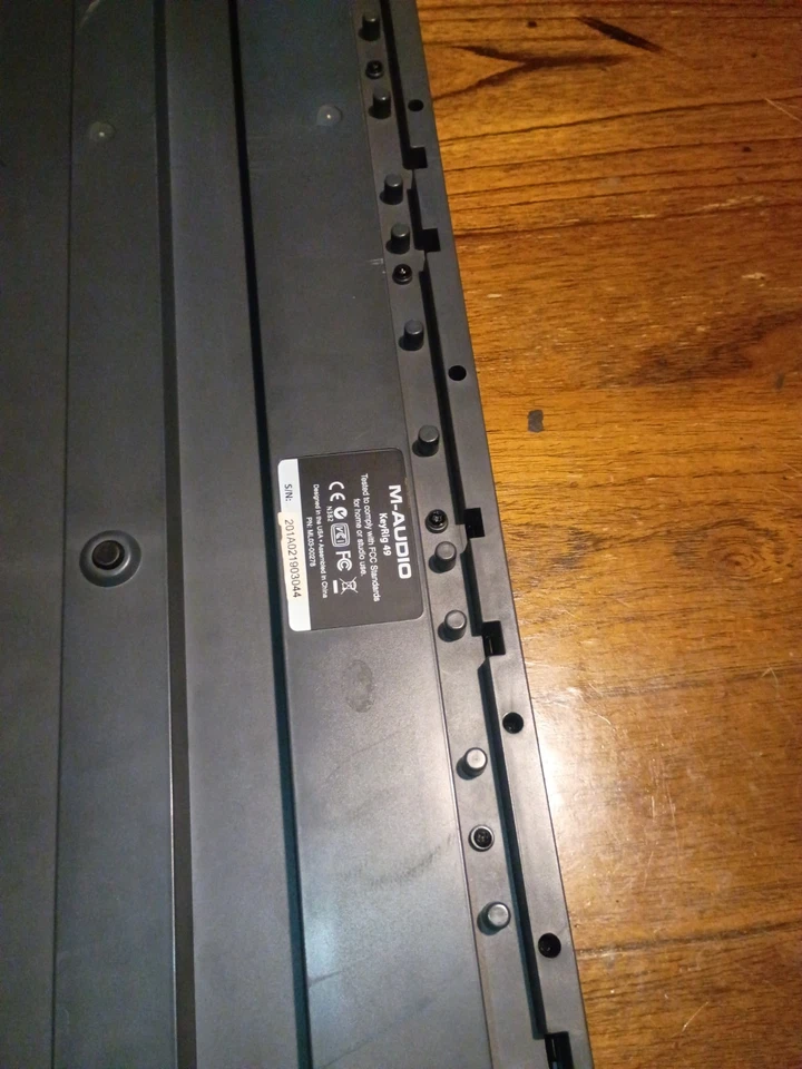 M-Audio KeyRig 49 (con todos los acordes + pedal Sustain) (arañado pero funciona muy bien!) Foto 3 de 4