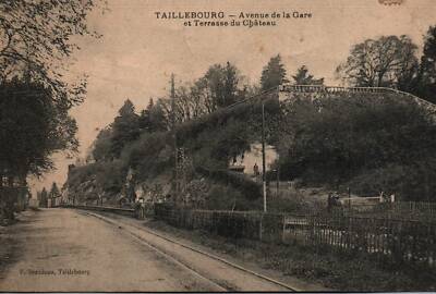 Old postcard 17 - Taillebourg (C. Maritime) - Avenue de la Gare and Terrasse du Château