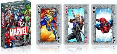 Winning Moves – Jeu De 54 Cartes Doré Holographique, Imperméable, Indéchirable – Dès 4 Ans – Version Française