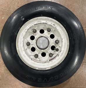 Cleveland Wheel Assembly 40-289 / SOLD AS IS / AVIATION / TIRE