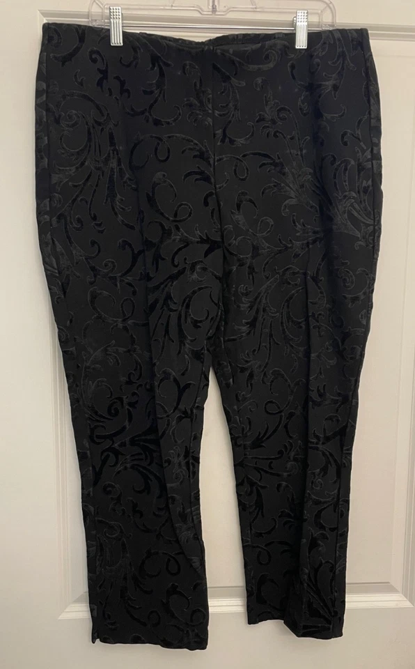 Pantalones al tobillo negros flocados flocados flocados florales oscuros Chicos para mujer talla 3 (16) Foto 3 de 4