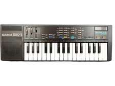 Casio SK-1 32-Key LoFi Sampling Keyboard Electronic Piano Digital Piano Black