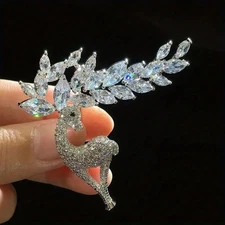 Luxury Reindeer Brooch Pin–Crystal Rhinestone Christmas Jewelry Gift for Women
