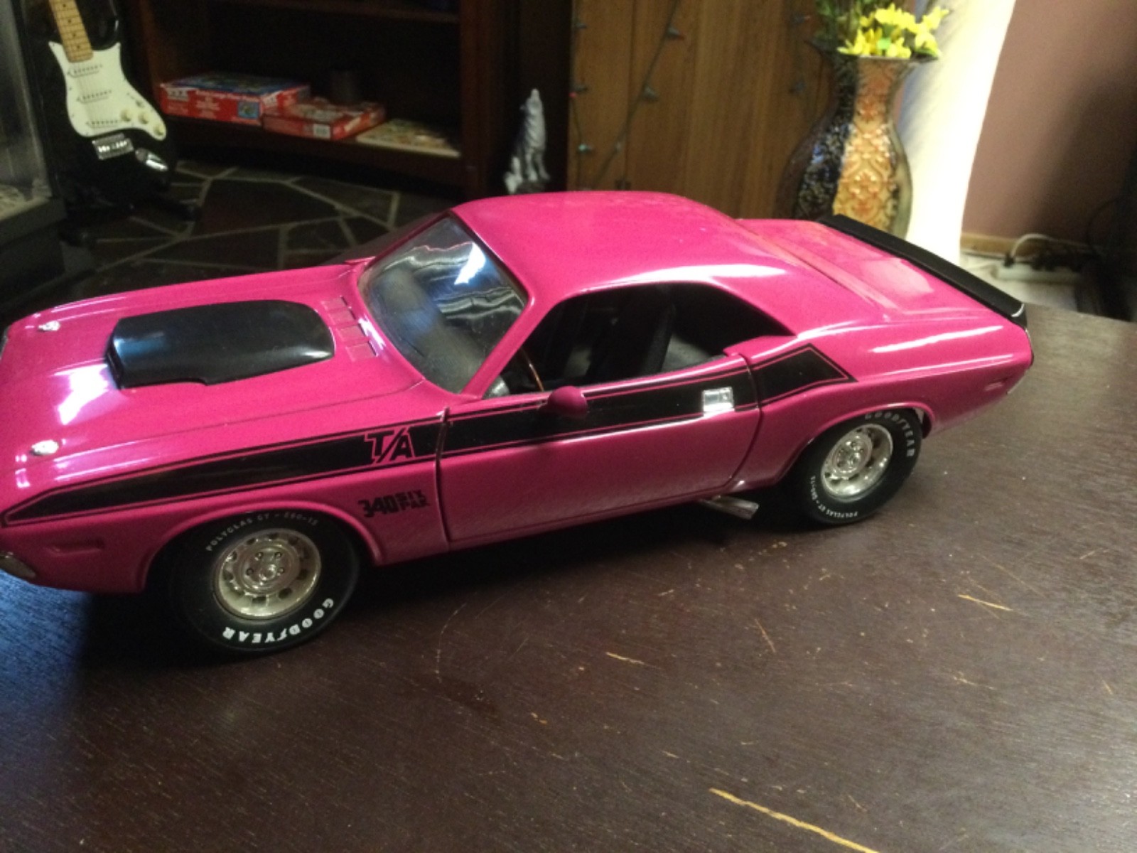 Ertl American Muscle 1970 Dodge Challenger T/A 340 Six Pack 1:18 Diecast Car