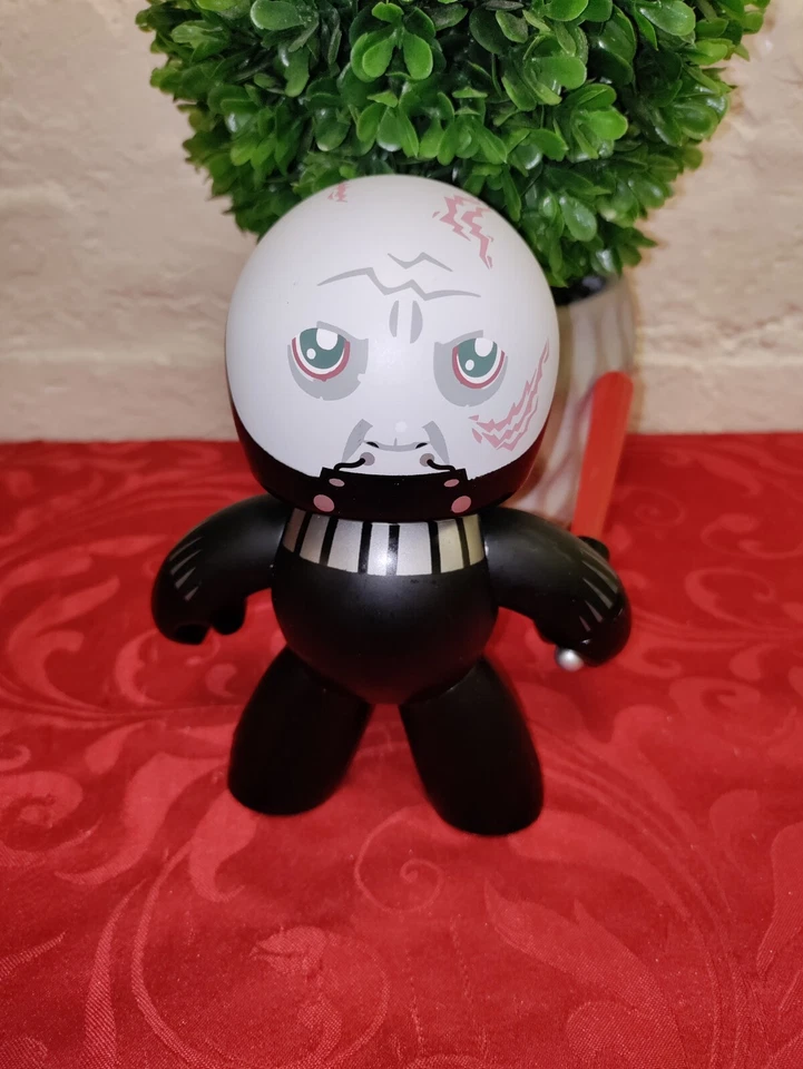 Star Wars Mighty Muggs Darth Vader con sable de luz 2008 modelo C-2528A Foto 2 de 3