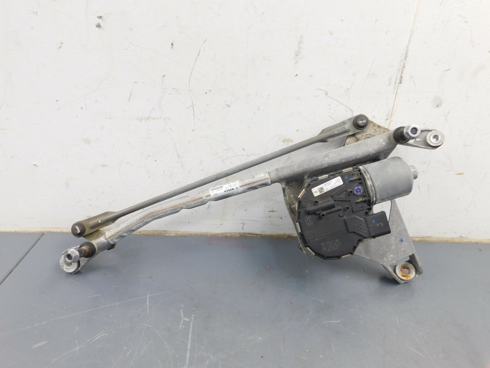 2019 20  Lamborghini Urus Windshield Wiper Motor / Arms #1064 C2