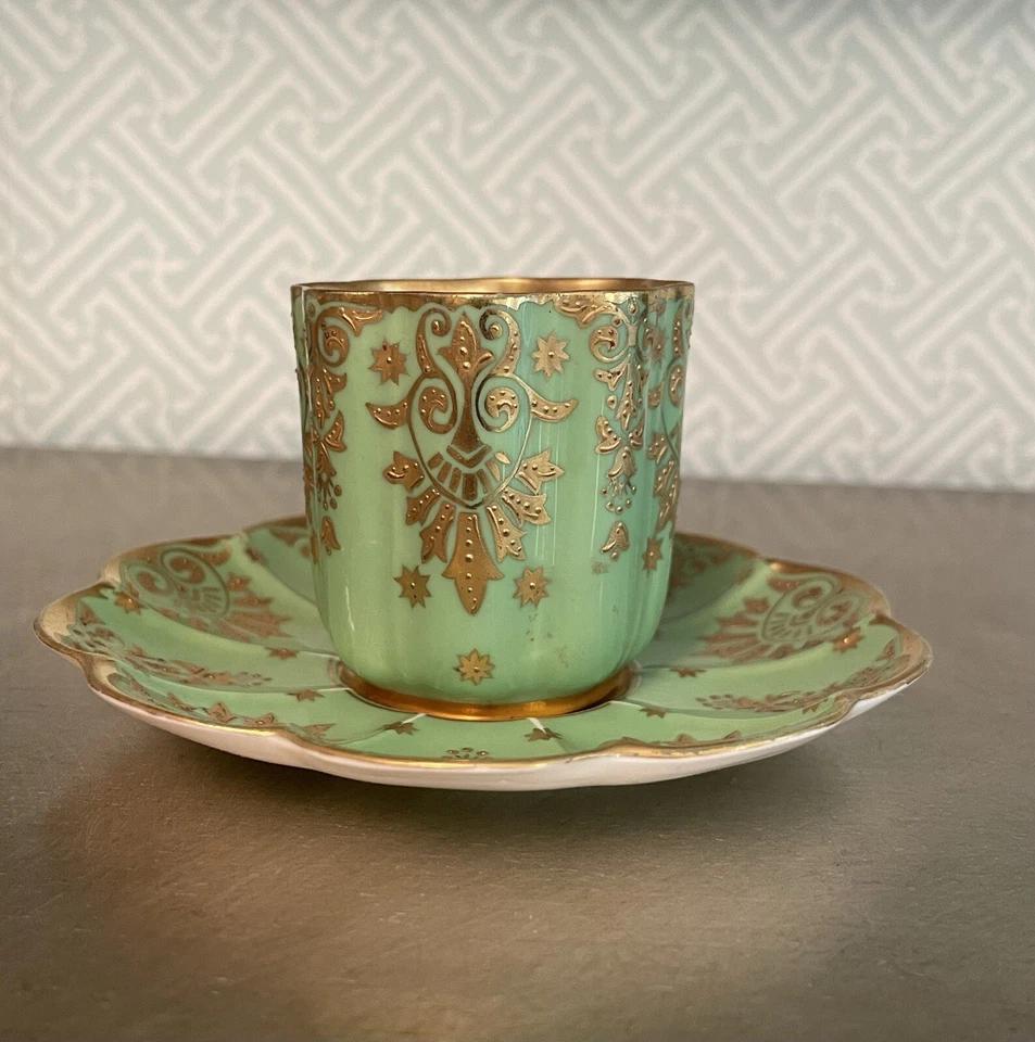 Juego de tazas y platillos Coalport Demitasse verde y dorado AD 1750 6 disponibles AD 2767 Foto 3 de 4
