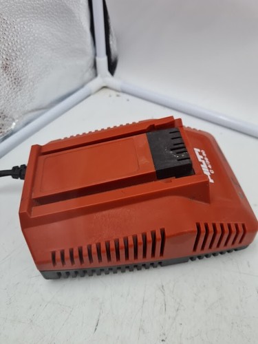 Lot of 4 HILTI Chargers & Battery - Used, Working, No Accessories - Zdjęcie 5 z 12