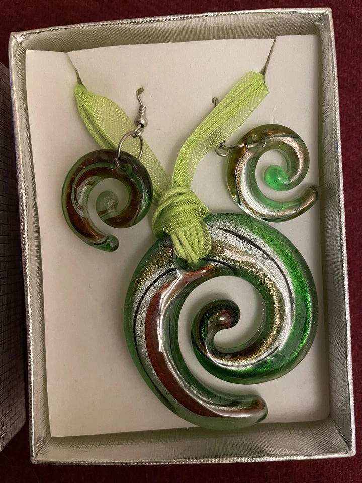 Schmuckset Glas Ohrringe Und Halskette In Geschenkverpackung Neuwertig