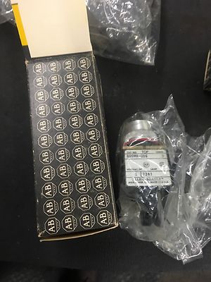ALLEN BRADLEY 800MR-Q06 B New Part Fast Free Shipping J Shelf 6 Volts