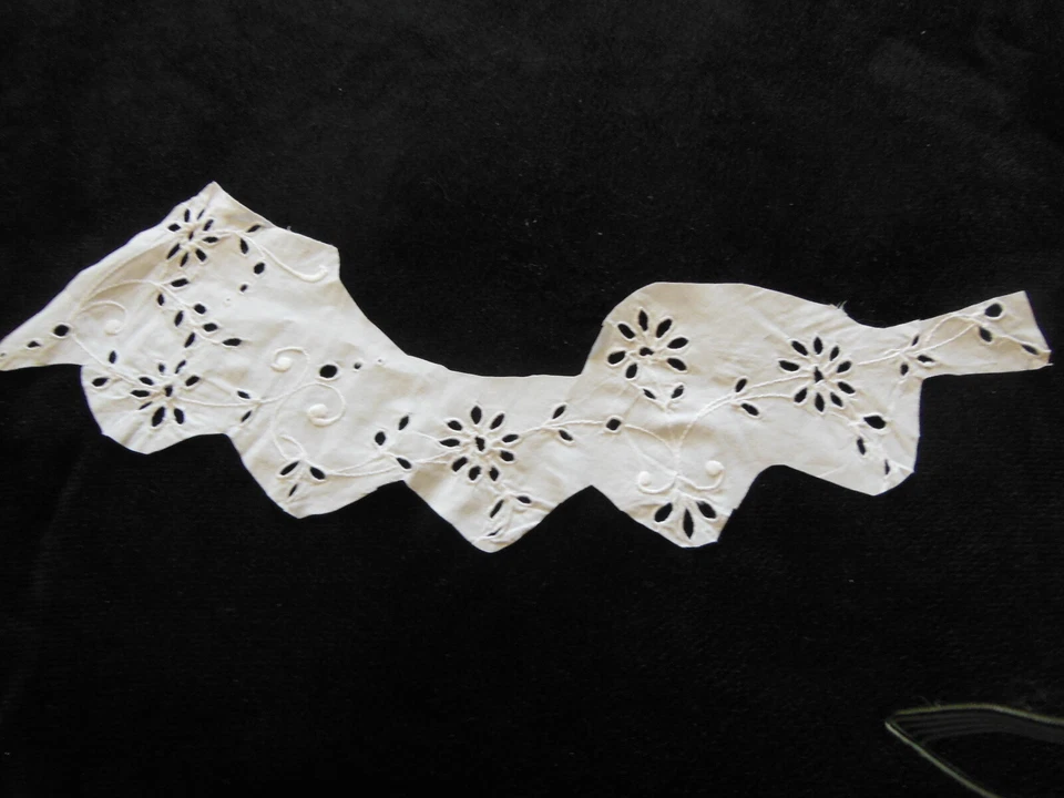 Trés longue broderie ancienne fleur 42 cm our création  couture patchwork T3-20 - Photo 2/4