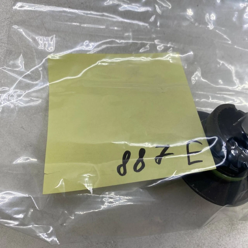 Cubierta de tapa de líquido de llenado de aceite de motor Ford Focus 2000-2018 SAE 5W-20 Foto 4 de 4