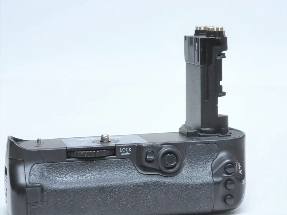 Neewer Battery Grip Replacement for Canon BG-E20 for Canon EOS 5D Mark IV DSLR - Image 2 of 2