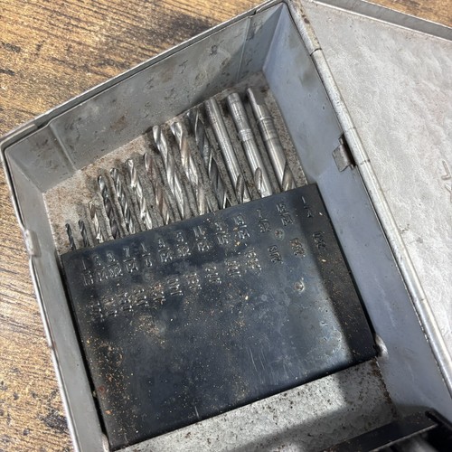 VINTAGE STANDARD TOOL CO. METAL CASE DRILL INDEX WITH 26 BITS - Picture 15 of 18
