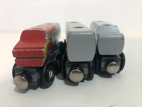 Thomas & Friends Wooden Railway Train -Passenger Train & 2 Cars - Picture 6 of 12