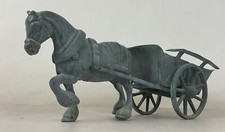 Ancienne XXème très belle sculpture d'un cheval avec sa charrette en métal
