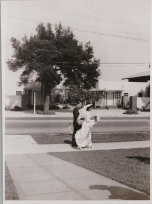 Vtg B&W Snapshot Bride & Groom Wedding Couple Walking Outside 1947
