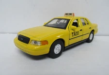 Welly 1999 Ford Crown Victoria Taxi Pullback 1:34 Scale