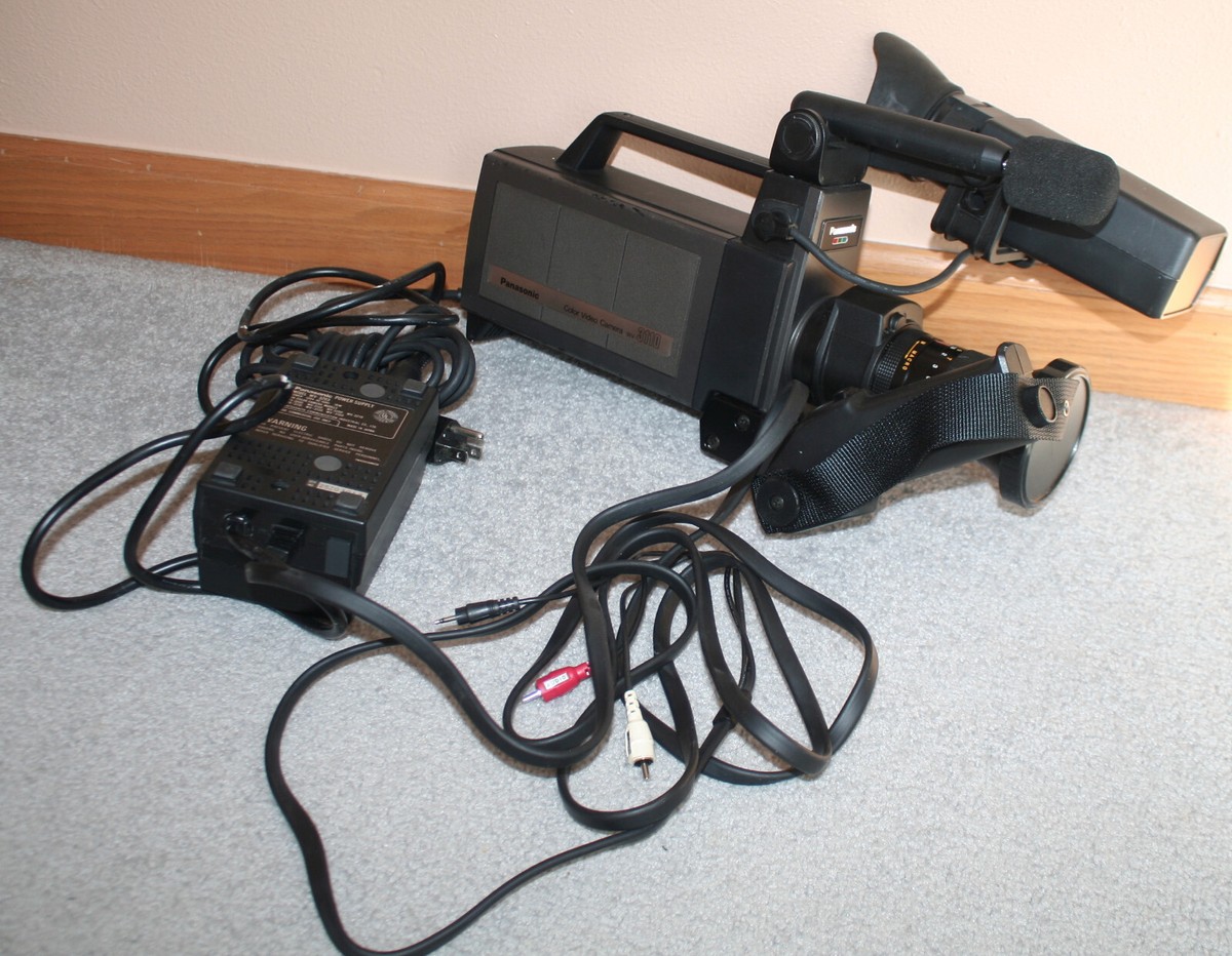 VINTAGE PANASONIC Color Video Camera WV-3110 w/ POWER SUPPLY WV