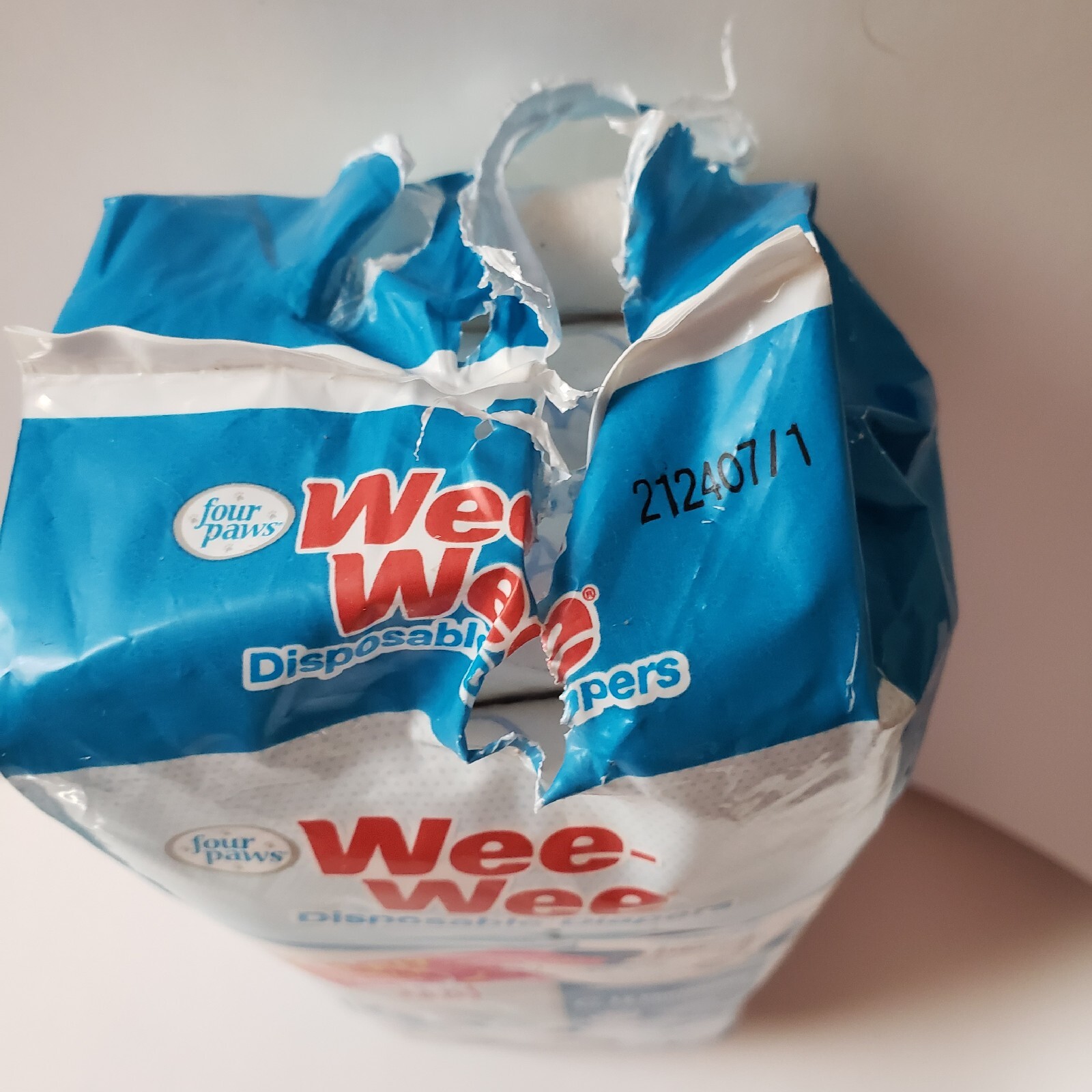 Four Paws WeeWee Disposable Diapers 12ct. Size XS up to 8 lbs Foam Fit