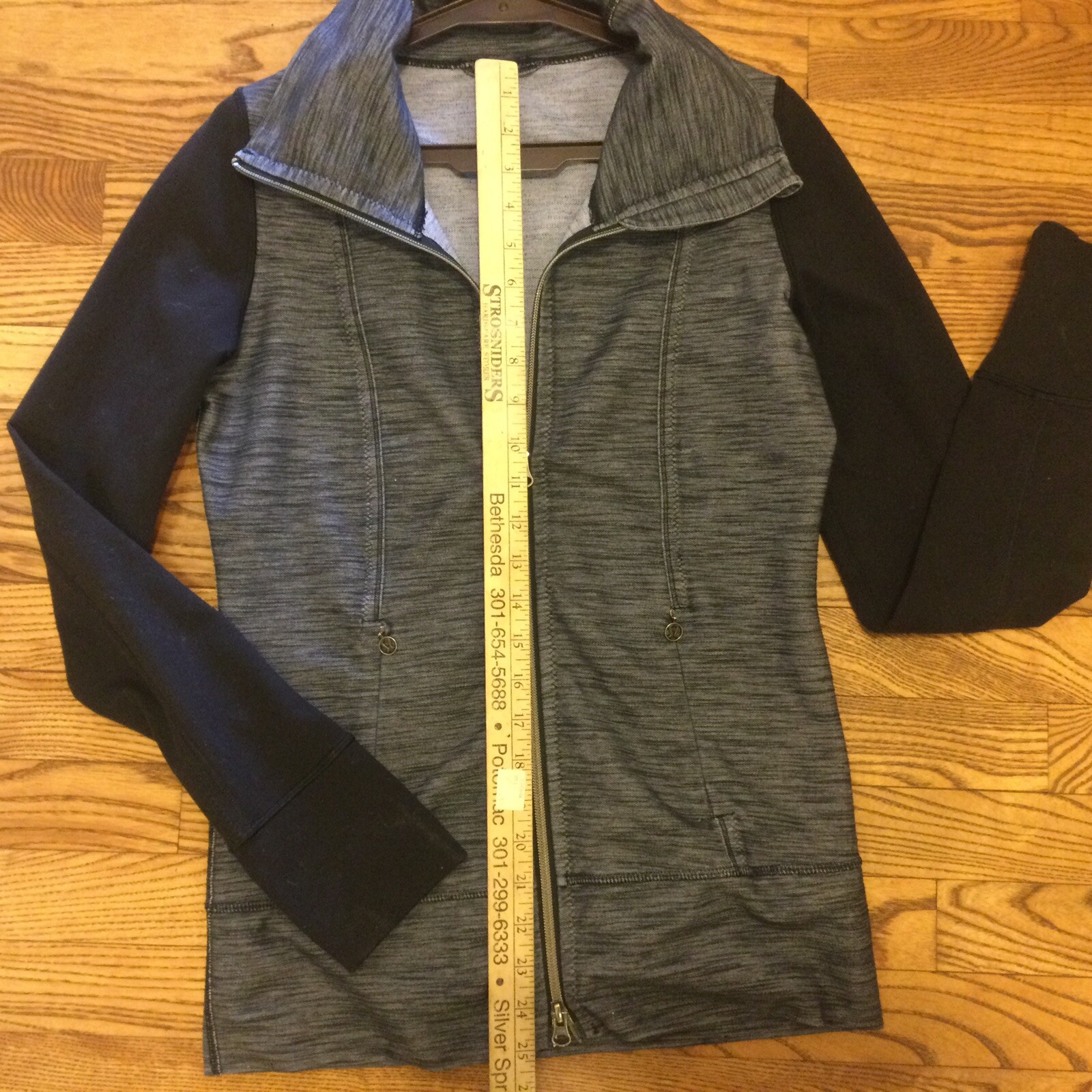 Lululemon Devine Zip Stretch Jacket Top  Gray & B… - image 8