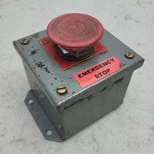 Square D KYAF-1 9001KA-3 Emergency Stop Switch Control Station Enclosure Used