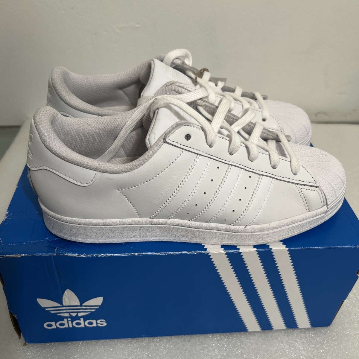 靴  SUPERSTAR WHITE EG4960 26cm Adidas Superstar Unisex Triple White Leather Sneakers EG4960 Men's