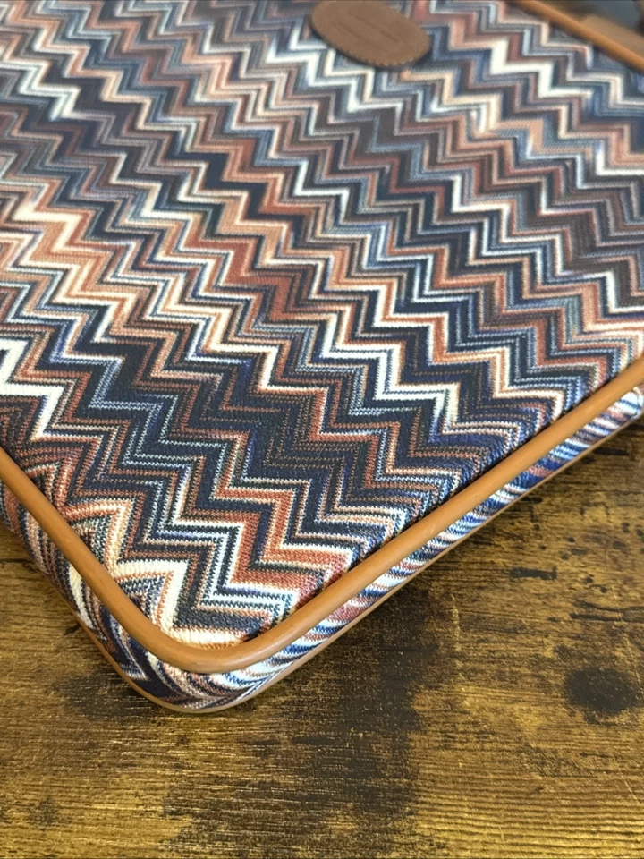 Estuche acolchado para computadora portátil/iPod Missoni x Bric’s Chevron con mango - Logo en relieve - NUEVO Foto 4 de 4